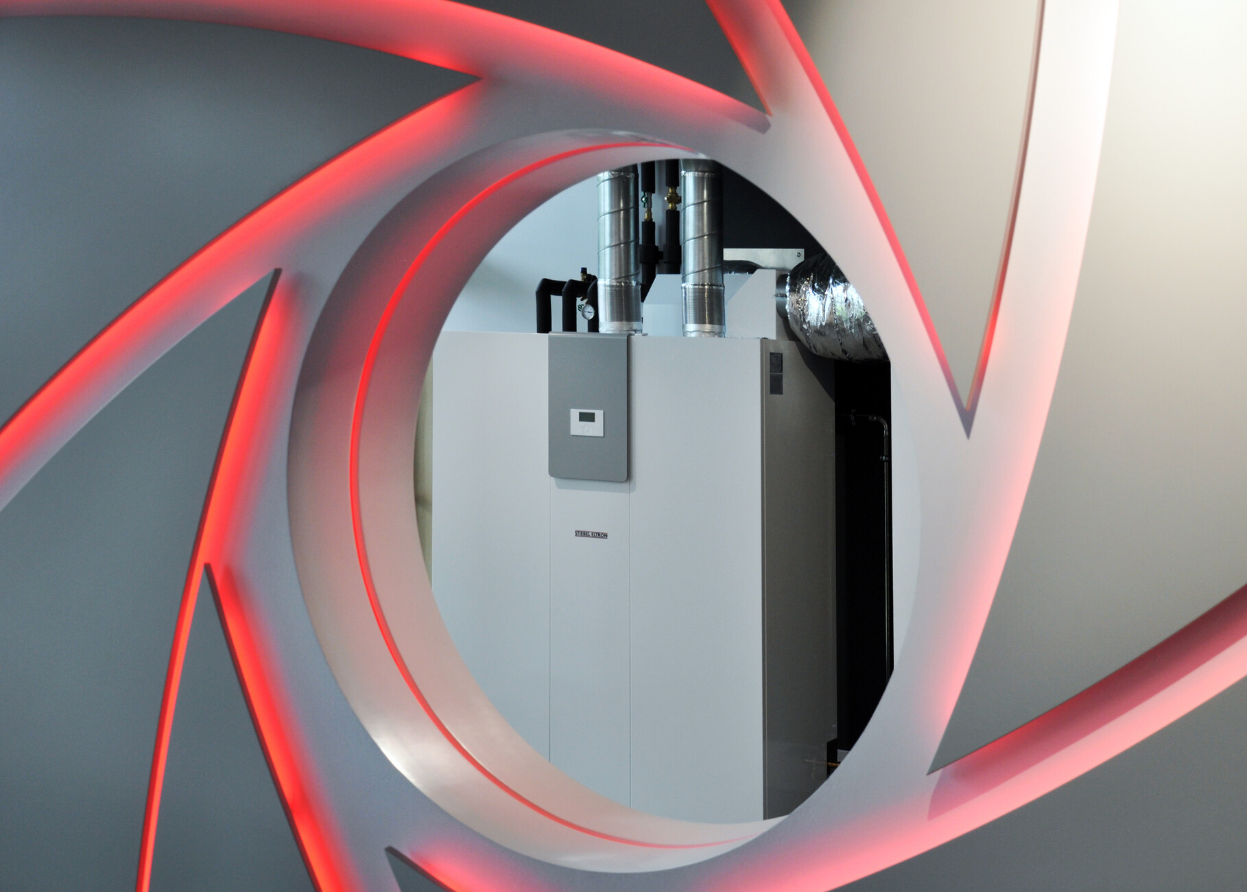 Einfache Orientierung: In allen Themenwelten wird das jeweilige Thema visualisiert – wie in der Lüftungs-Themenwelt über eine angedeutete Ventilator-Luftströmung.