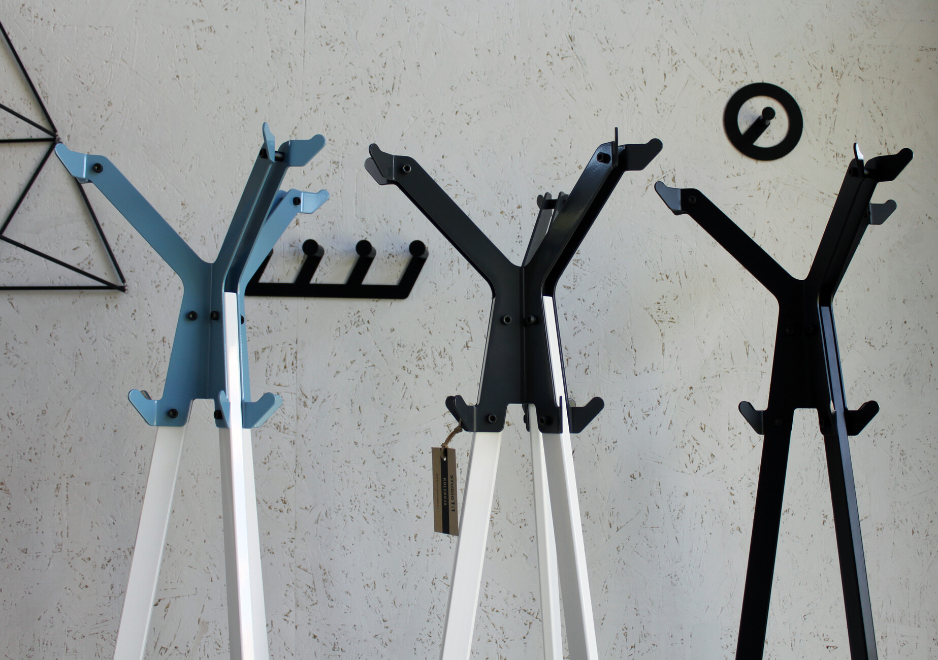 Studio 1:1, domiciled in Gydnia, takes a multidisciplinary approach: From retail design for fashion stores such as “Reserved” through interior design and exhibition design to product designs such as the “K3” wardrobe, they combine the skills of architects and designers.