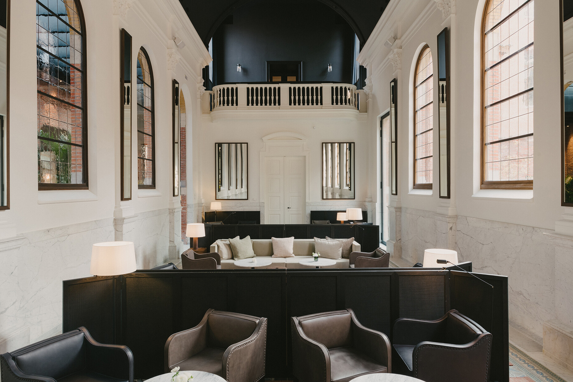 August Antwerpen Hotelbar in alter Kapelle