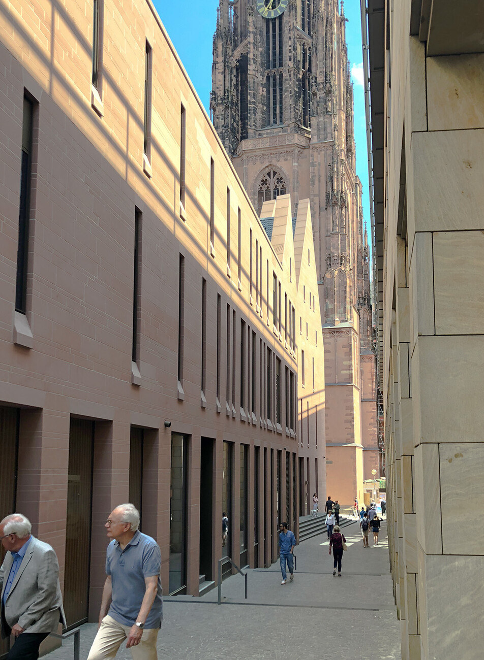 Passage between the Schirn Kunsthalle and the new Stadthaus