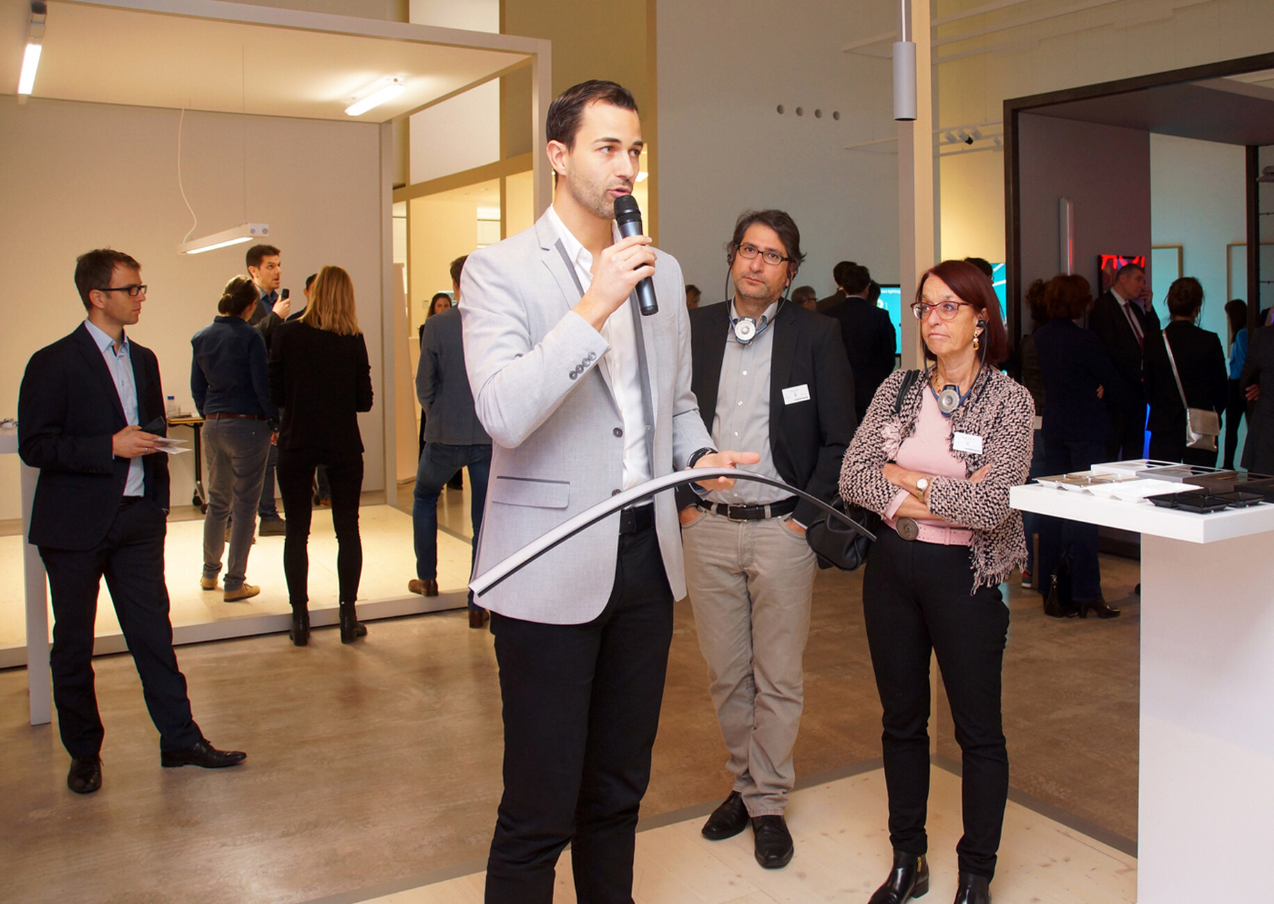 As a provider of integrated lighting solutions, Zumtobel strives to make products come alive in the respective theme worlds by staging them.