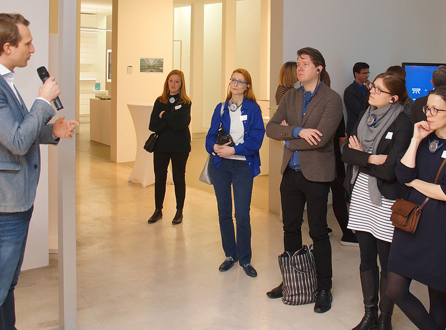 On a total area of 1,000 square metres, Zumtobel's Light Forum offers numerous presentation cubes, experimental areas, seminar and meeting rooms as well as an exhibition area.