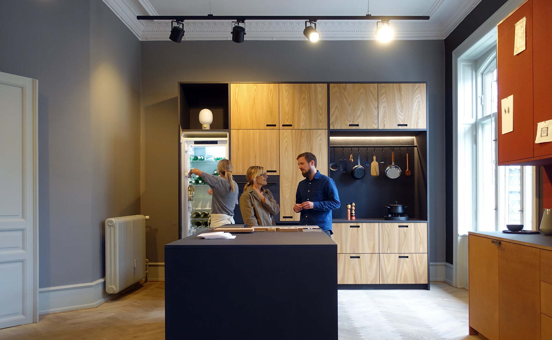 & Shufl​ was the first company to professionalize Ikea-Hacking and offer a wide range of colored fronts for the kitchen of the Swedish furniture store.​