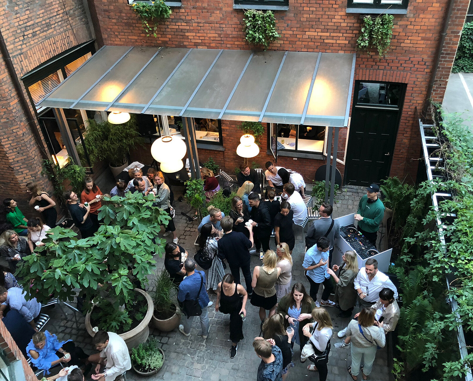 Party im lauschigen Hinterhof bei &tradition