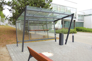 Edge smoking shelter  by  mmcité