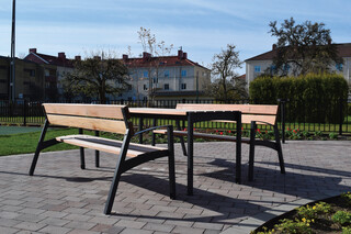 Vera Table  by  mmcité