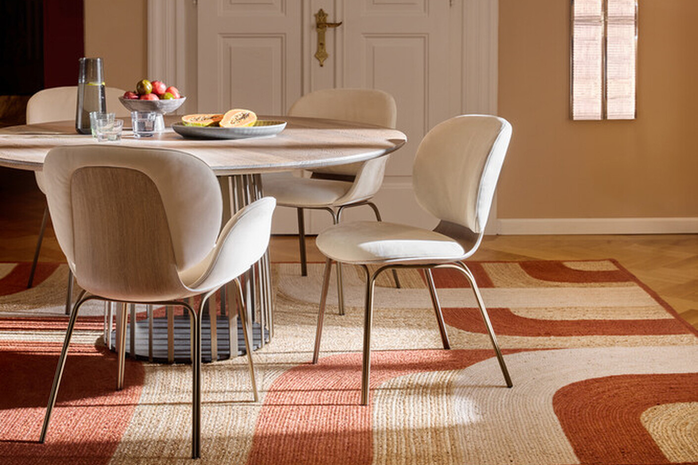 Ivy Armchair with double pipe steel frame