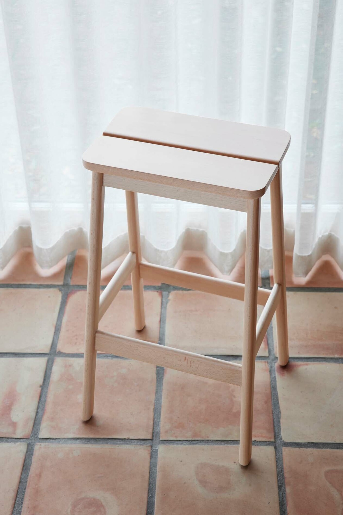Angle Standard Bar Stool 65, Beech