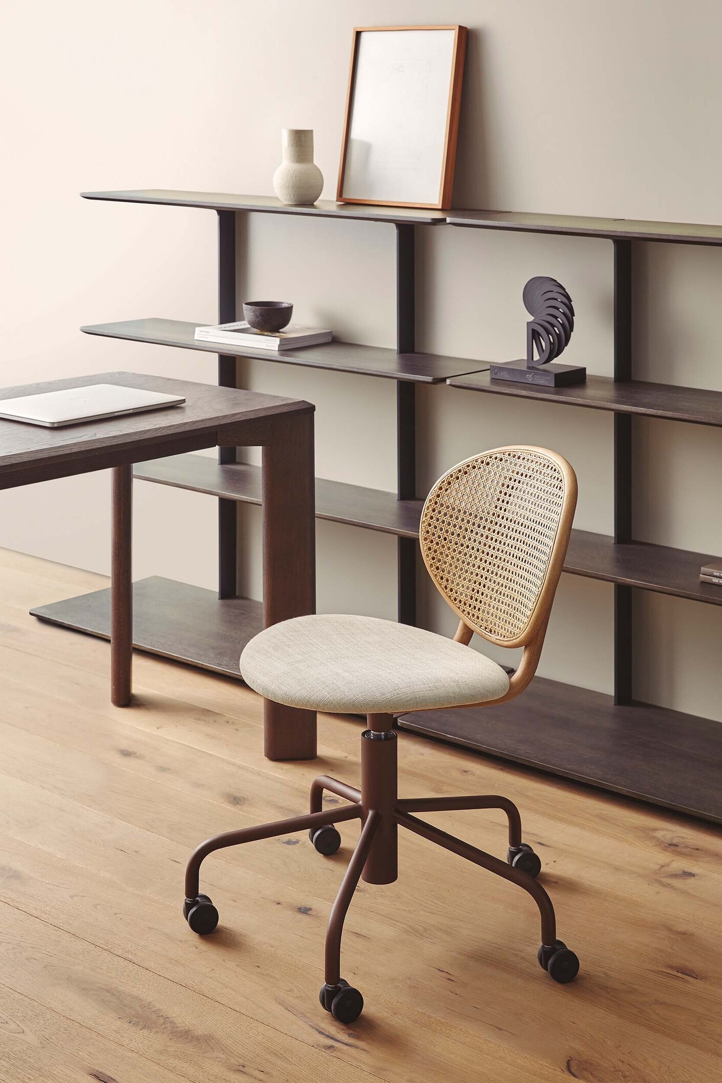 Stuhl mit fünf Räden T001 SF