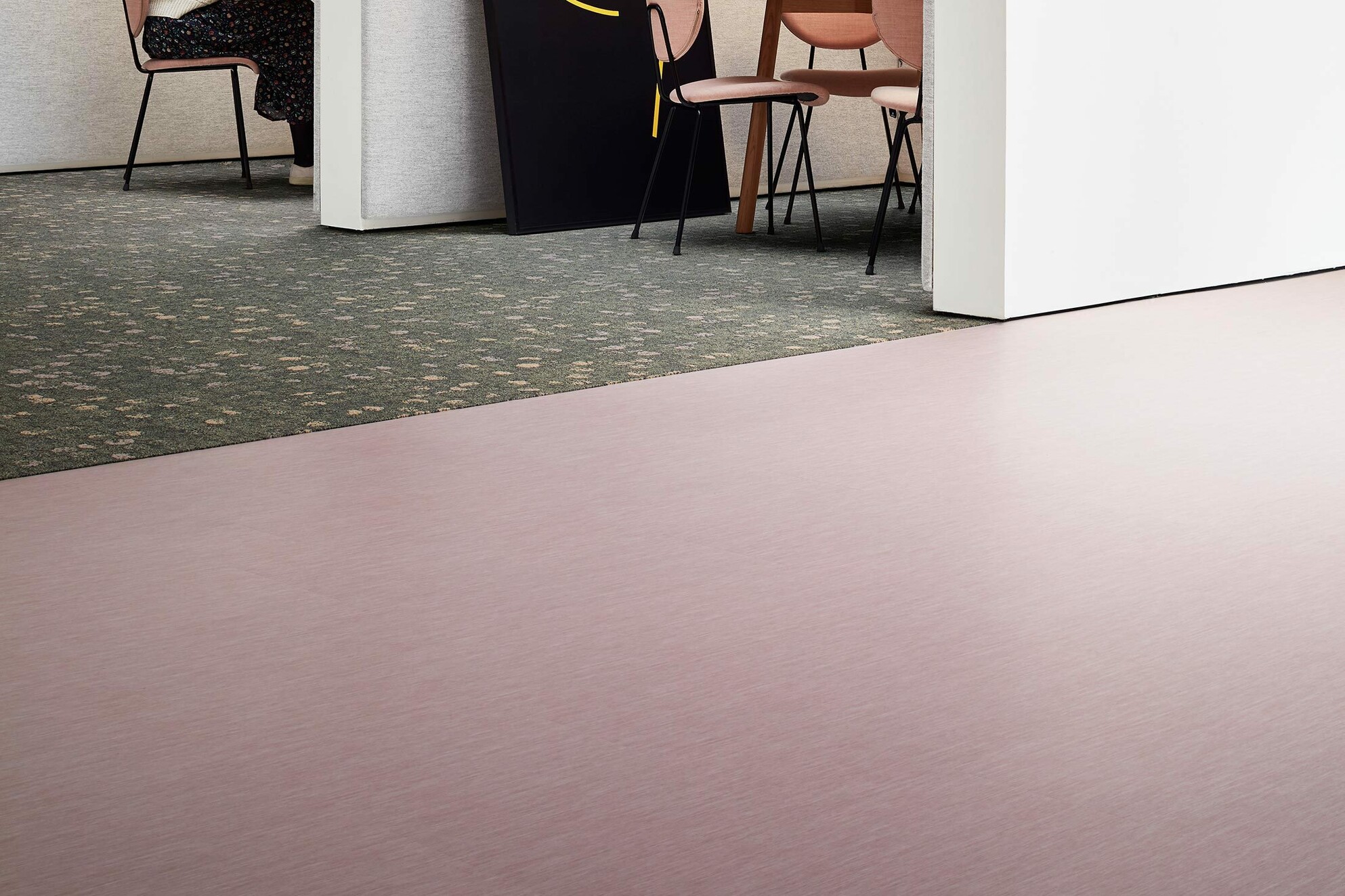 Brushed Lines by Interface STYLEPARK