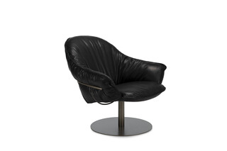 Marie Lounge Chair Low mit Tellerfuß  by  Freifrau