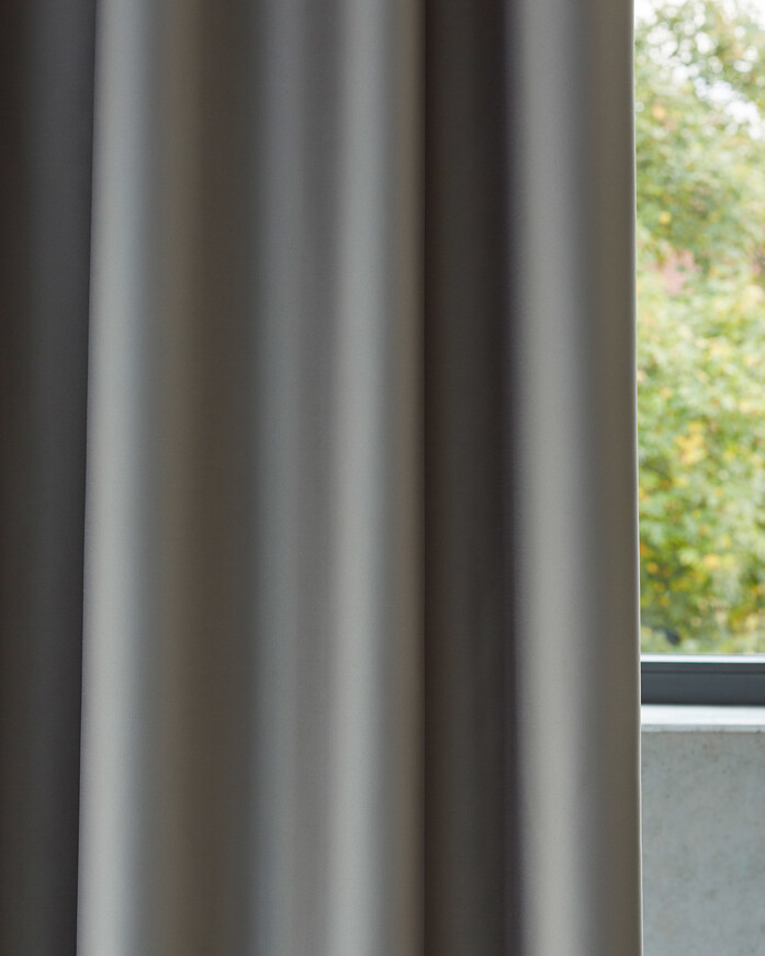 0100798 0851 Phantom Dark Image1