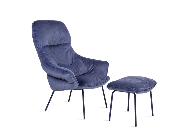 2025 Marie Lounge Chair High 1 3 RAL5022 Riga Iris front mit Kissen Ottoman