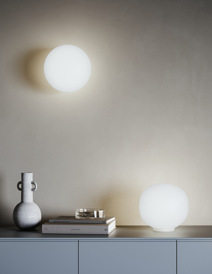 MAIN IMAGE Volum 22 wall and table