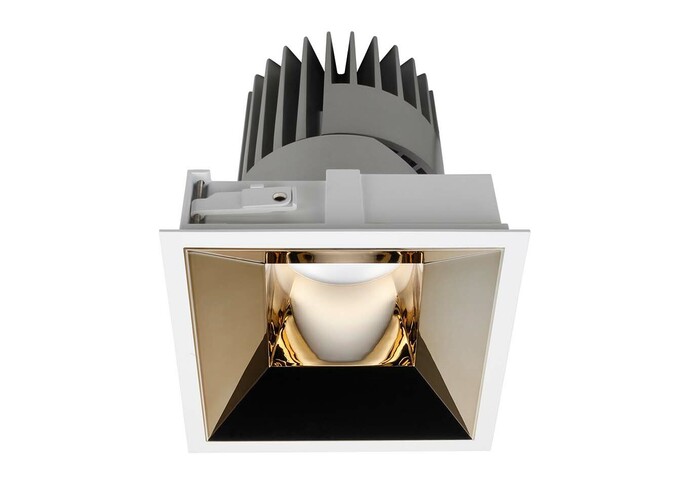 PERFORMANCE L STANDARD SPOT FIXED SQUARE 8