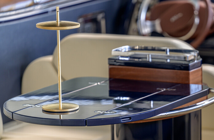 Platek Thais brass setting 02 ph Ottavio Tomasini