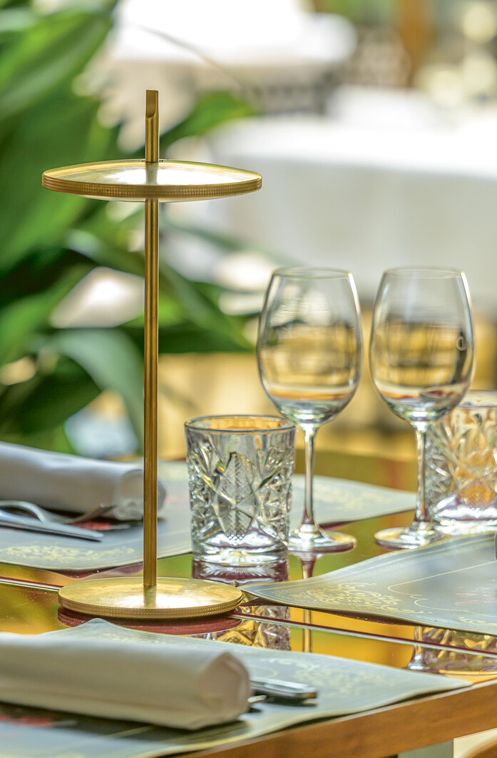 Platek Thais brass setting 13 ph Ottavio Tomasini