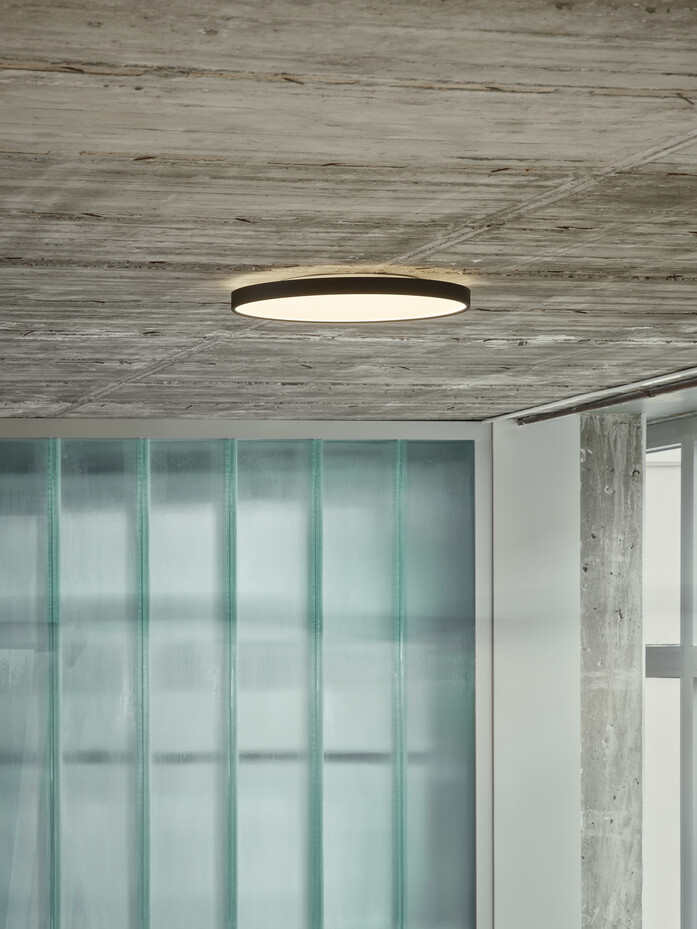 SLICE2 PI Ceiling XL black 2503nowoffice 0091ret4 Foto Studio Olaf Becker s RGB 300dpi A4