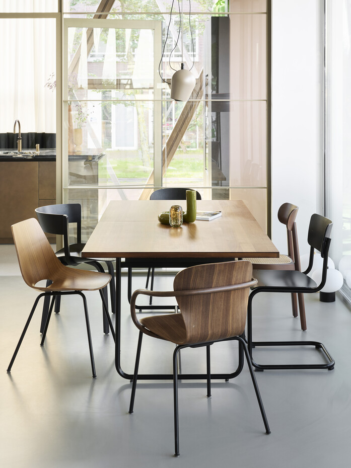 Thonet CGA S 1072 RAL9005 Nussbaum geoelt S 220 F S 661 404 118 S 43 Jun24 FF