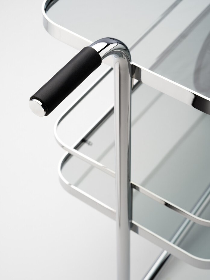 Thonet S 179 Barwagen Klarglas grau getont Detail 01 CM