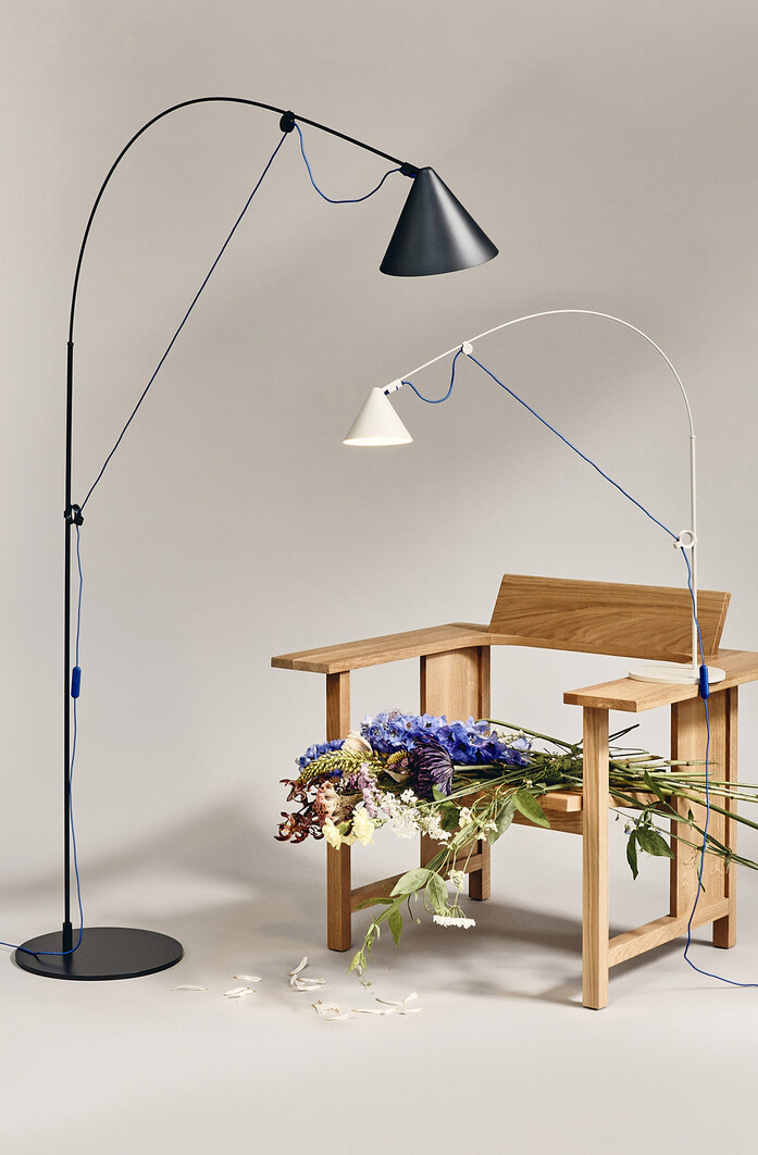 B 08 midgard licht AYNO floor table black silk ultramarin foto p fehrentz