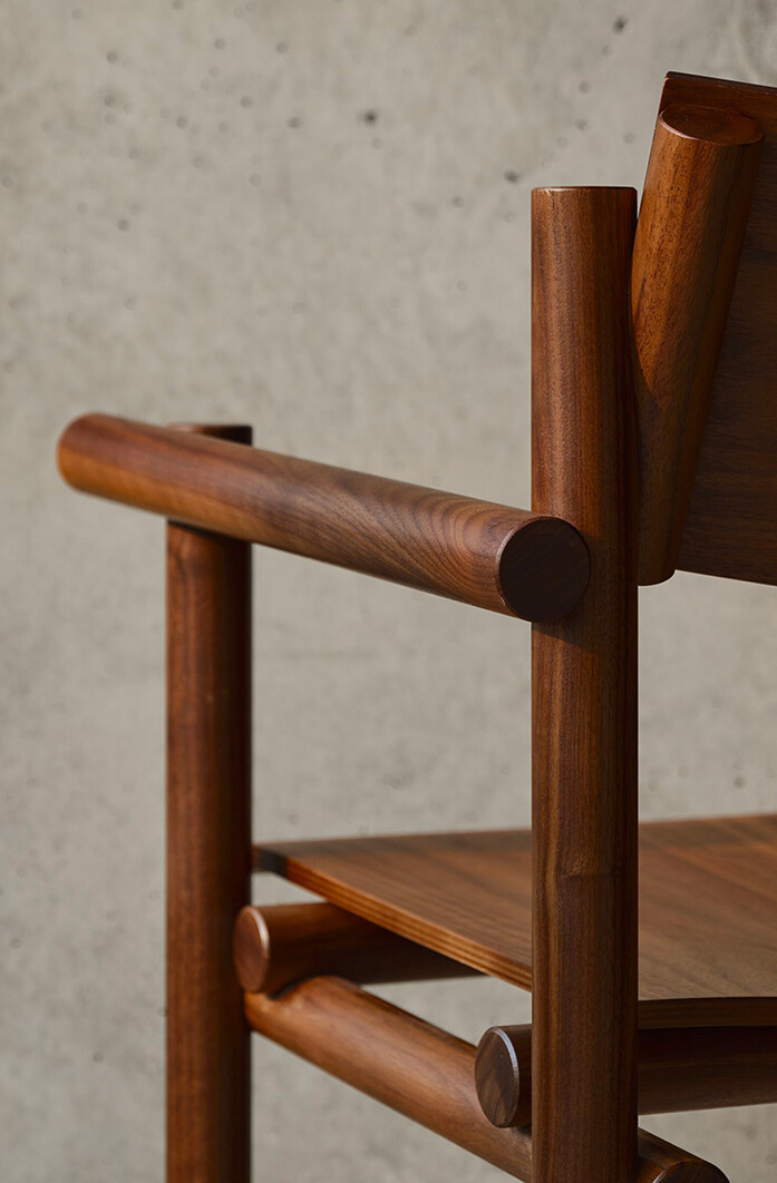 B G KNO 2591201 100655998 walnut v1 0153