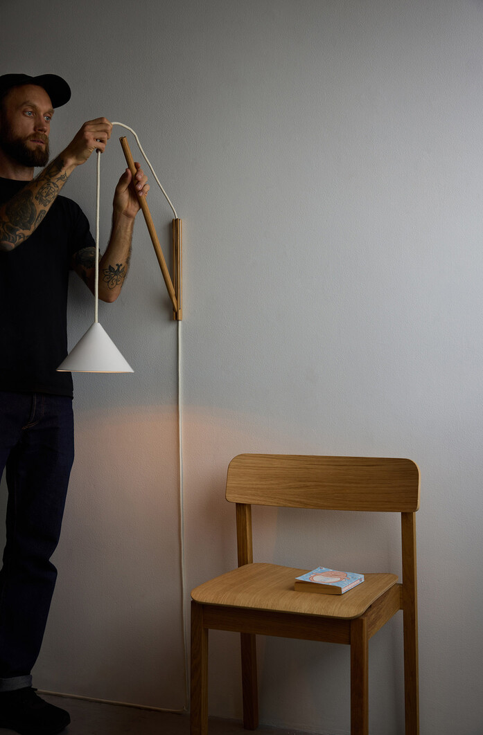 B MOEBE Suspended Wall Lamp IC Oak Ceramic Low Res 33 SWLOAWH
