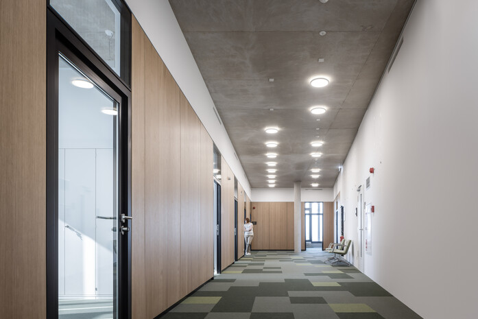 Img lux pole d echange serra 10