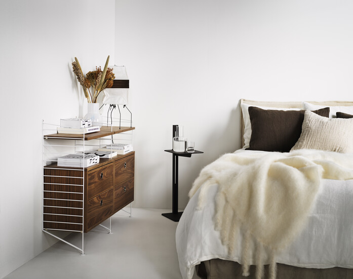 Museum sidetable bedroom