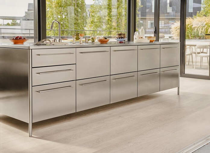 Vipp900 v4 kitchen julia khan anselmo campaign 03