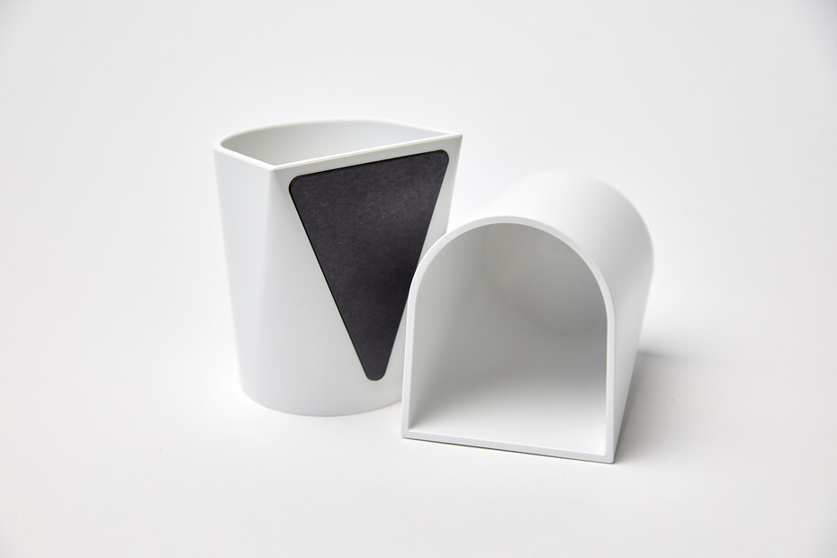 MOVING CUP by Moving Walls STYLEPARK