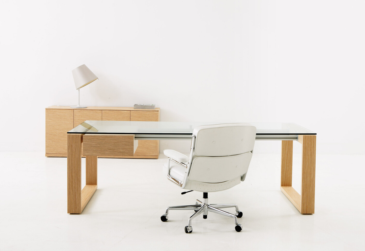 Next glass desk by Hodema STYLEPARK