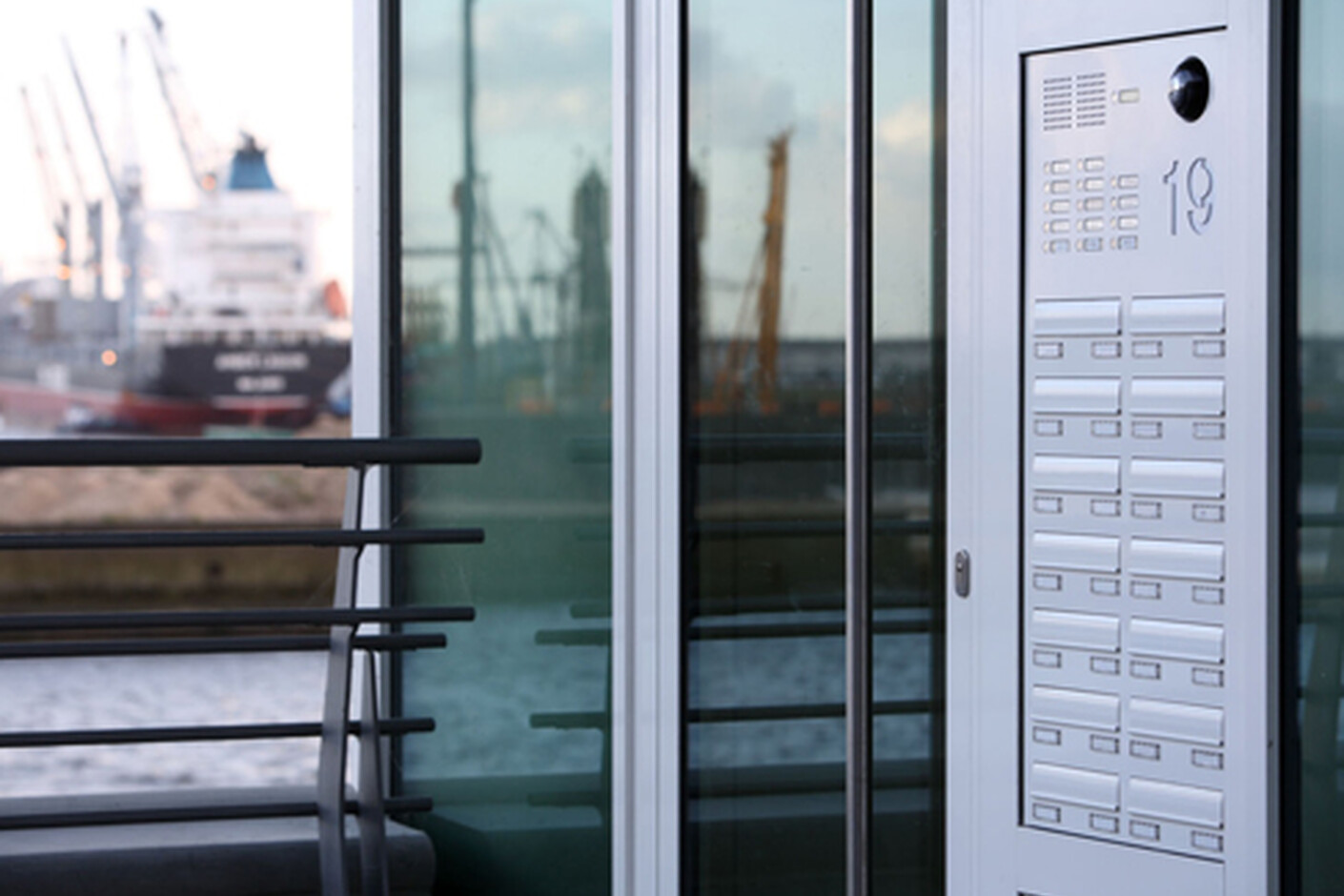 Basic compact letter box by Lippert | STYLEPARK