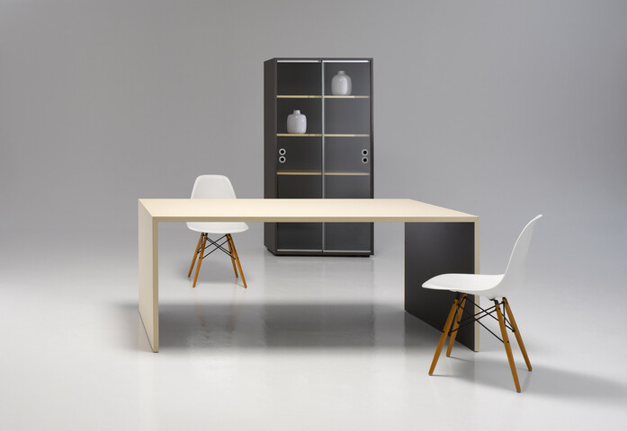 U Desk 3