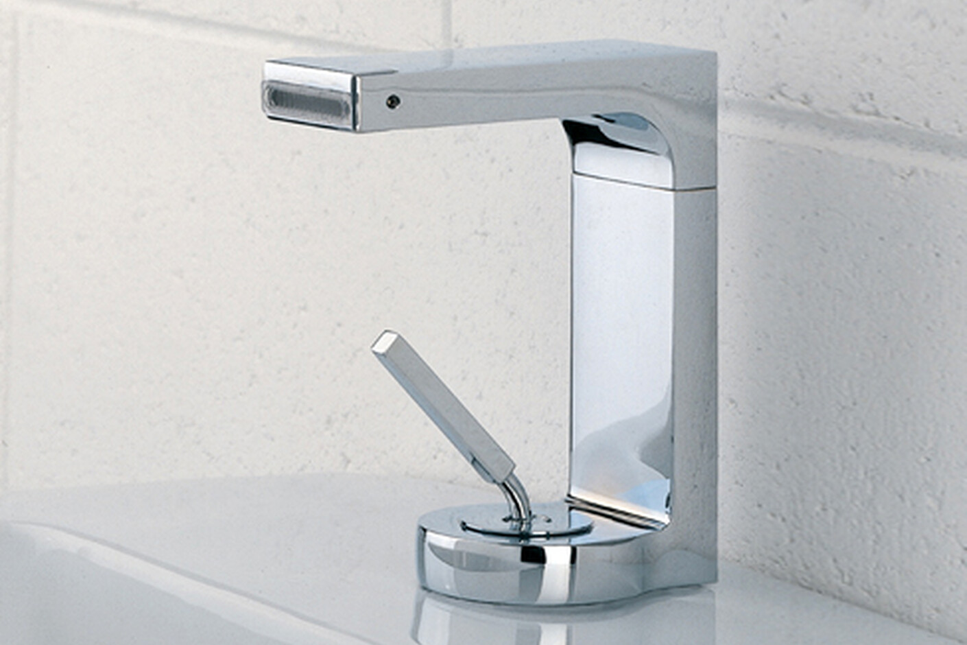 Waterblade_j basin mixer small