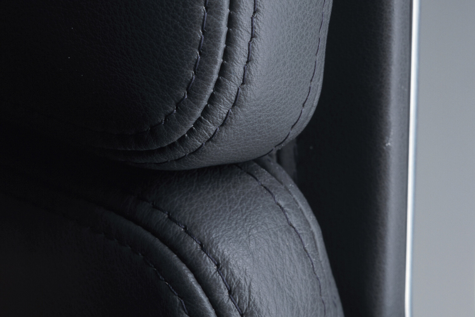 Soft Pad swivel chair high by Vitra STYLEPARK