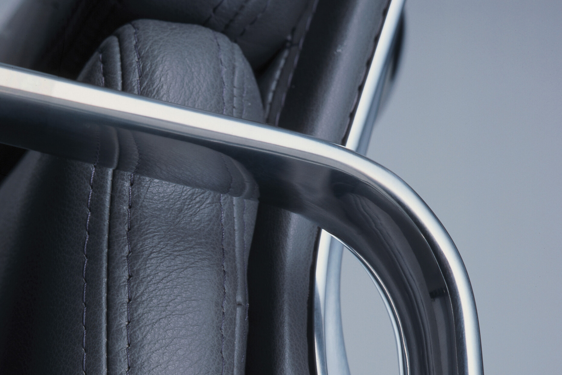 Soft Pad swivel chair high by Vitra STYLEPARK