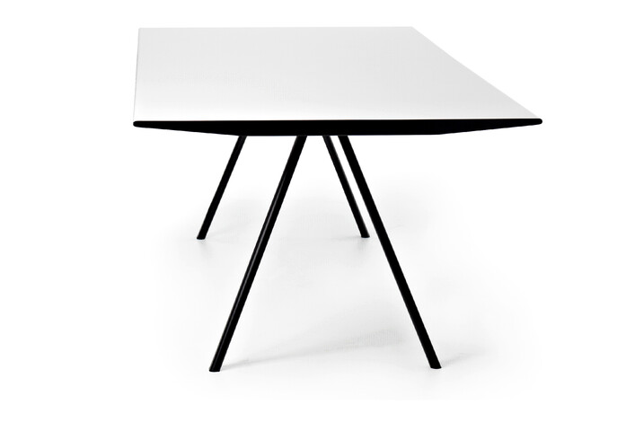 Wogg Tira Table Eichenberger 2